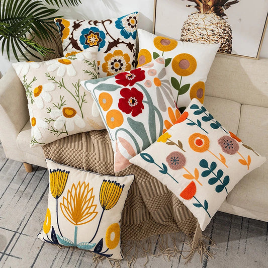 Blossom Elegance – Broderet blomster pudebetræk